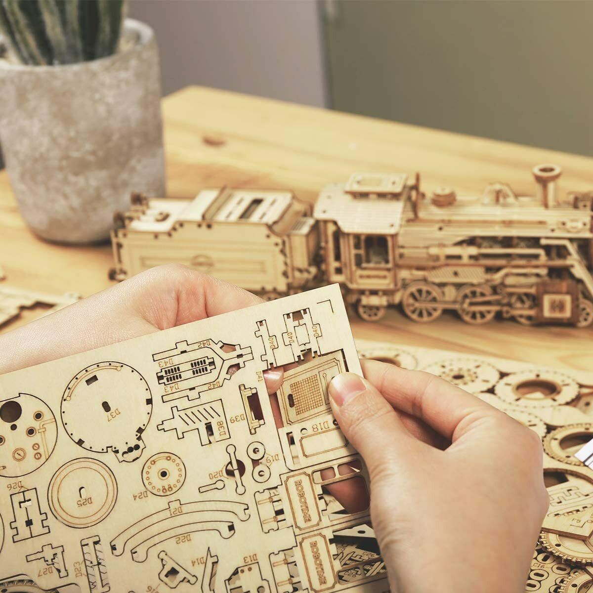 ROKR Laser Cut Train Model Kits 3D Wooden Puzzle 308pcs Toy for Teens Kids Adult