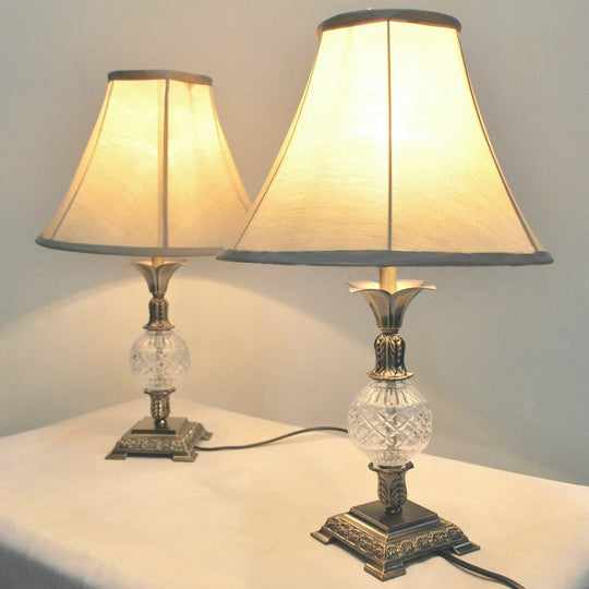 PAIR OF TRADITIONAL ANTIQUE STYLE TABLE BEDSIDE LAMPS