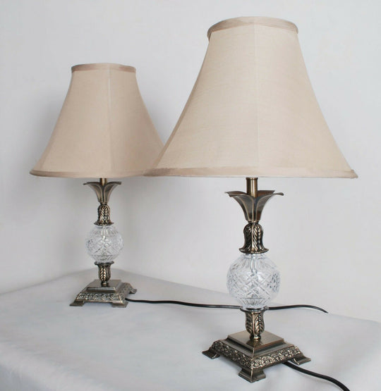 PAIR OF TRADITIONAL ANTIQUE STYLE TABLE BEDSIDE LAMPS